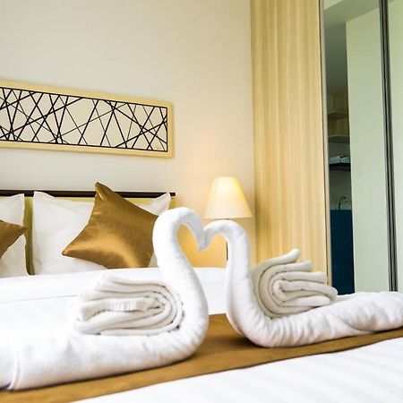 Azalea Suites Cikarang By Jayakarta Group Esterno foto