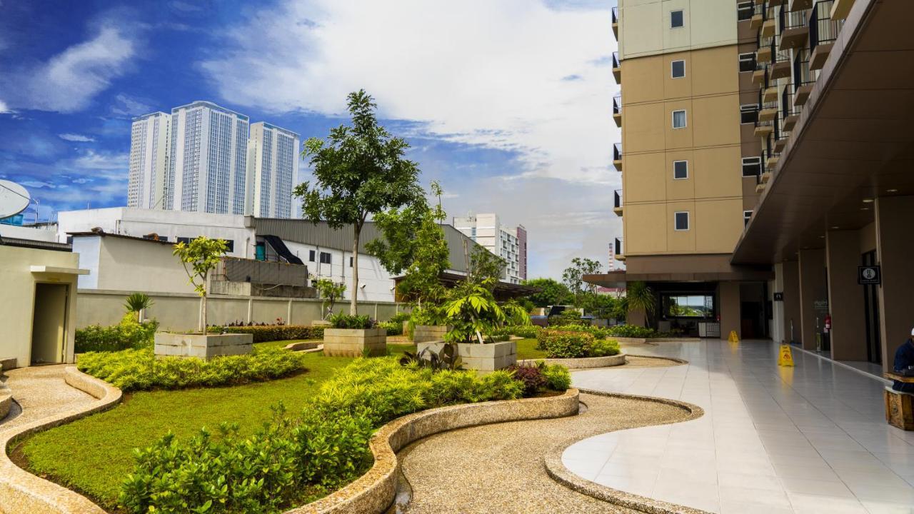 Azalea Suites Cikarang By Jayakarta Group Esterno foto
