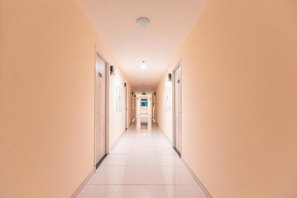 Azalea Suites Cikarang By Jayakarta Group Esterno foto