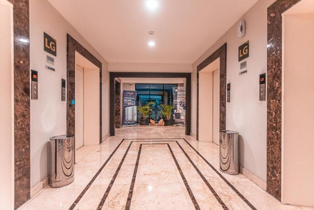 Azalea Suites Cikarang By Jayakarta Group Esterno foto