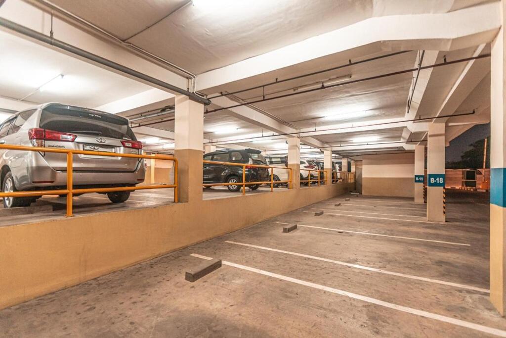 Azalea Suites Cikarang By Jayakarta Group Esterno foto